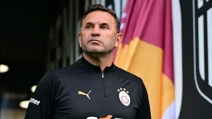 Galatasaray’ın teknik direktörü Okan Buruk, Süper Lig’de üst üste 3 kez şampiyon olarak tarihi bir başarı yakaladı…