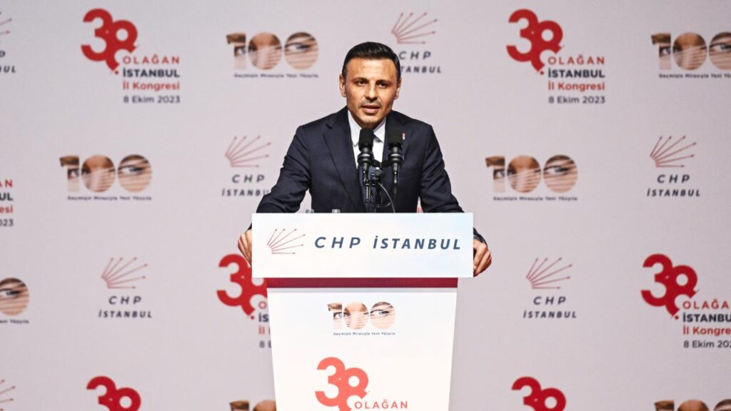 İstanbul Adliyesi önünde polise mukavemet edildiği gerekçesiyle, CHP İstanbul İl Başkanı Özgür Çelik’e 17 yıla kadar hapis talebi…