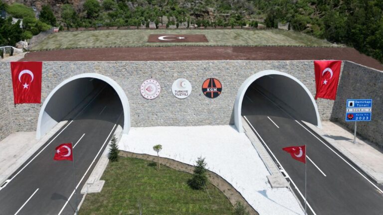 Bakan Uraloğlu, “23 yılda 740 kilometrelik 430 yeni tünel inşa edildi”…