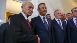 Gazeteci – Yazar Bekir AĞIRDIR, “Bahçeli ve MHP’nin, “yeni yüzyılın terörsüz Türkiye’si” vizyonuyla çerçeveleyip başlattığı anayasa süreci” 