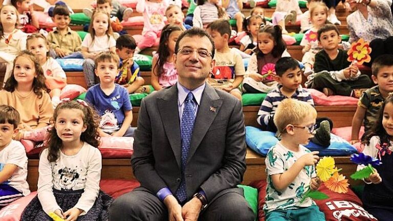 İstanbul Büyükşehir Belediye (İBB) Meclisinde, belediyenin işlettiği kreşlerin 2 bin 500 lira olan aylık ücretinin yüzde 100 zamla 5 bin liraya yükseltildi…