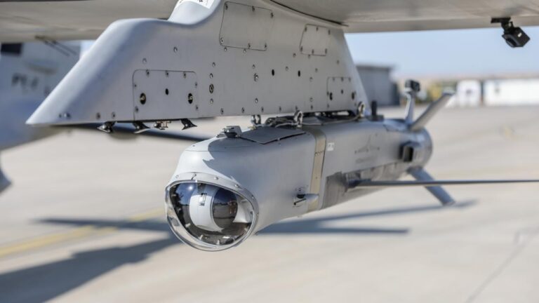 KEMANKEŞ 1 Yapay Zeka Tabanlı Mini Seyir Füzesi, Bayraktar AKINCI TİHA’dan yapılan atışlı testte havadaki hedefleri tam isabetle vurdu.