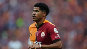 Galatasaray’ın Brezilyalı orta saha oyuncusu Gabriel Sara’dan flaş itiraf ve Osimhen açıklaması…