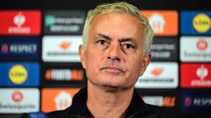 Saygı bekleyen Mourinho, saygı göstermeyi öğrenmeli…