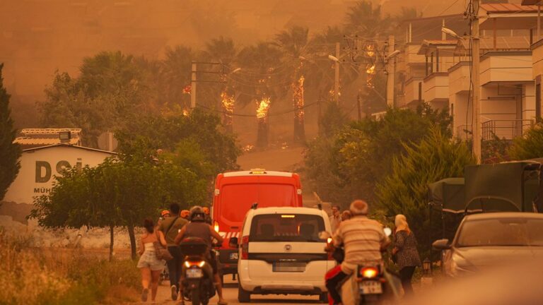 Bakan Yerlikaya: 50 binin üzerinde vatandaşımız güvenli bölgelere alındı