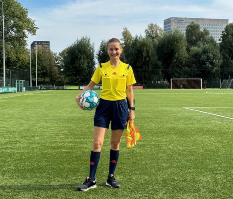 FIFA kokartlı kadın hakem Türkiye’de bir ilke imza attı!