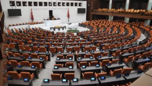 Mesaisine bugün başlayacak Meclis Genel Kurulu’nun gündeminde bu hafta da Kanun Hükmünde Kararnameler (KHK) olacak.