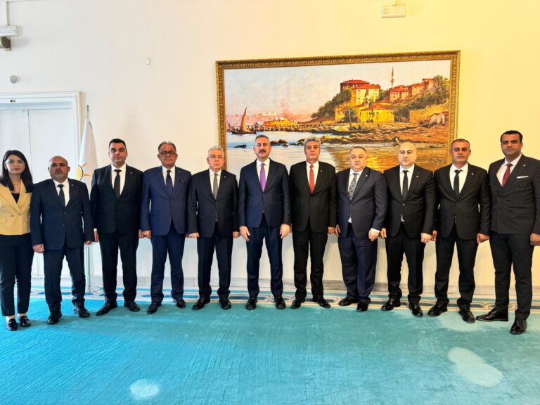 Nizip Ticaret Odası (NTO) heyetinden, AK Parti Grup Başkan Vekilli Abdülhamit Gül’e ziyaret!