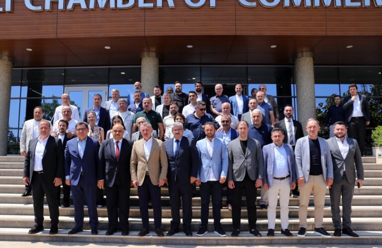 Kocaeli Büyükşehir Belediye Başkanı Doç. Dr. Büyükakın, KOTO Meclis Üyeleri ile istişare toplantısında bir araya geldi