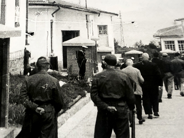 Bu Ne Yaman Çelişki
