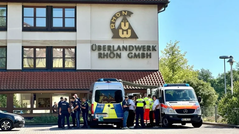 Almanya’da bir şirkette meydana gelen bıçaklı saldırıda bir kişi öldü, iki kişi yaralandı