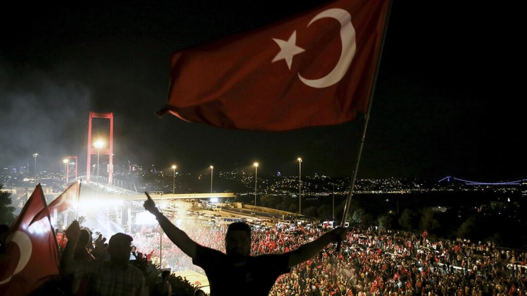 Cumhurbaşkanlığı tarafından hazırlanan “En Uzun Gece” destanının ilk temsili, Cumhurbaşkanlığı Külliyesi’nde gerçekleştirilecek.