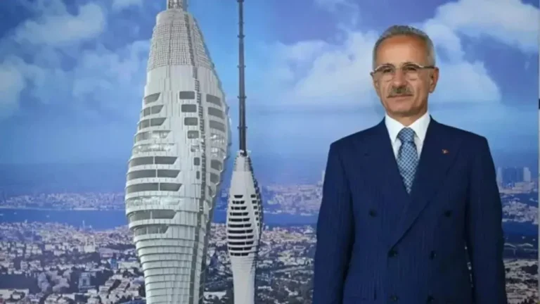 Bakan Uraloğlu, “Çamlıca ve Çanakkale kuleleri modeli Türkiye genelinde yaygınlaştırılacak”