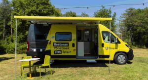 Simpra, mobil karavan projesi Simpravan’la teknolojiyi sahaya taşıyor