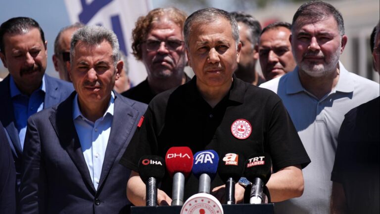 İçişleri Bakanı Yerlikaya, “İzmir’deki orman yangınlarında zarar tespiti bitenlere 16 milyon 898 bin lira destek ödemesi yapıldı”