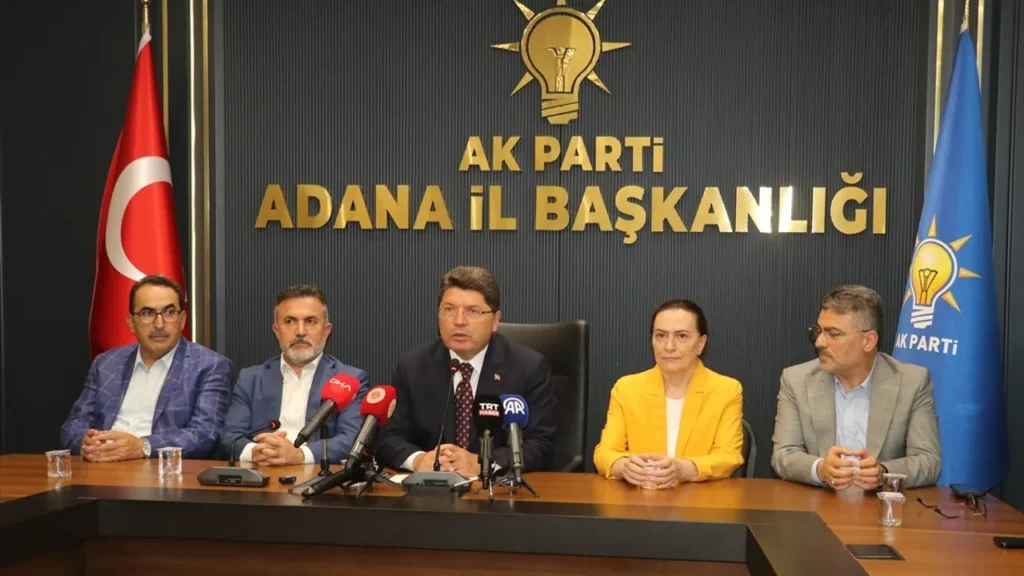 Adalet Bakanı Yılmaz Tunç, AK Parti Adana İl Başkanı Tamer Dağlı ve partililerle görüştü