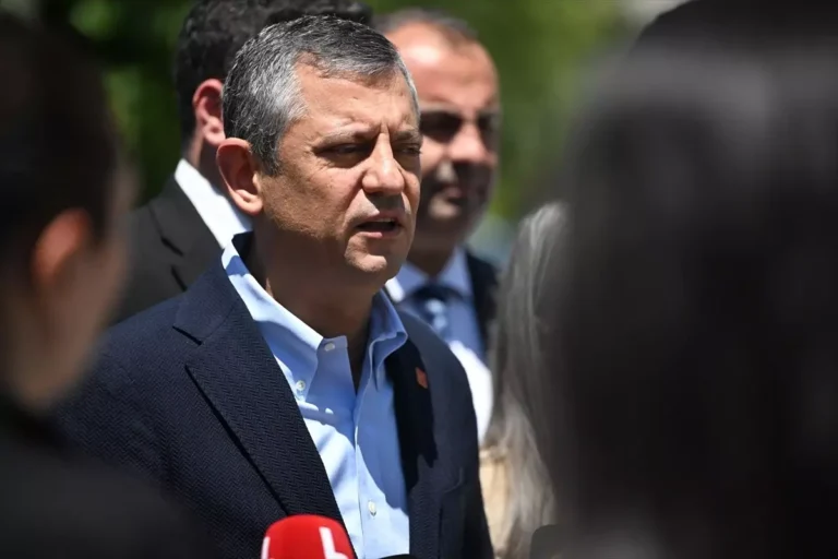 Baklava kutusundaki rüşvet görüntülerine Özgür Özel, i. Özel, “Görüntüleri gördüm başımdan aşağı kaynar sular döküldü”