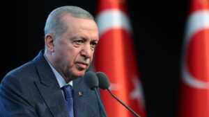 Cumhurbaşkanı Erdoğan, KKTC’nden dönüşünde uçakta gazetecilere açıklamalarda bulundu