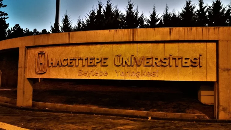 Hacettepe Hukuk’ta Yeni Dönem: Eğitim Dili yüzde 30 İngilizce Oldu