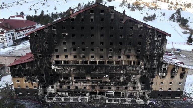 Bakanlıktan, otel yangınıyla ilgili eski İş Başmüfettişi hakkında soruşturma izni