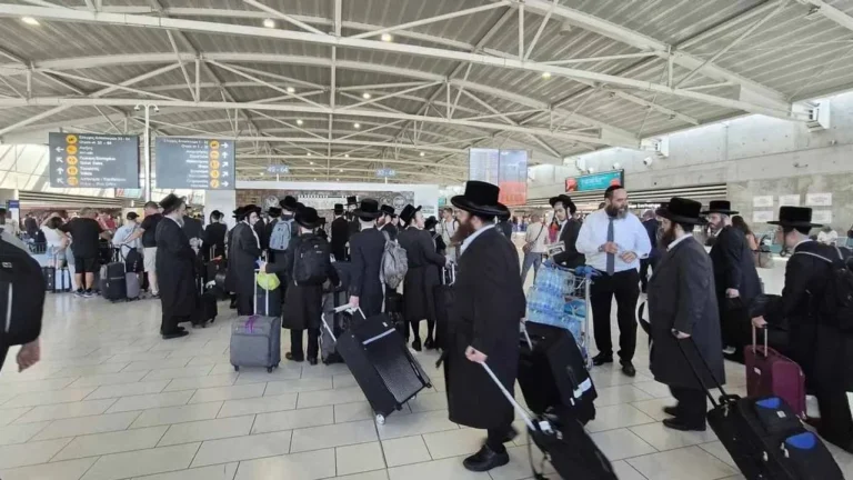 KKTC Milletvekili Yasemin Öztürk, İsraillilerin İran ile savaşı bahane ederek Güney Kıbrıs’a göç başlattığını söyledi.