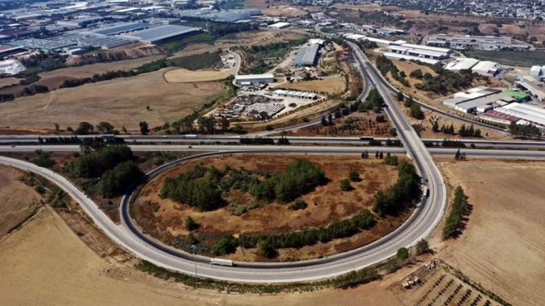 Adana Hacı Sabancı Organize Sanayi Bölgesi (AOSB) için Adana-Gaziantep Otoyol Bağlantı Yolu ve Misis Köprüsü yeniden projelendiriliyor