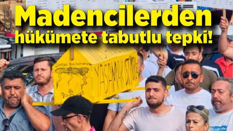 Türkiye Taşkömürü Kurumu (TTK) maden işçileri, alana tabutla gelerek işçi zammına ve hükümete tepki gösterdi