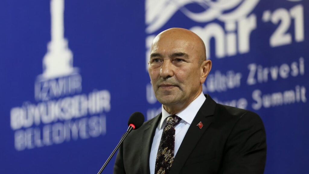 İzmir Büyükşehir Belediyesine yönelik yolsuzluk soruşturmasında, Tunç Soyer ve 64 şüpheli için 45 yıla kadar hapis istendi
