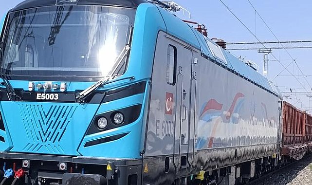 Bakanı Abdulkadir Uraloğlu, “Türkiye’nin ilk yerli ve milli ana hat elektrikli lokomotifi ilk ticari seferini gerçekleştirdi