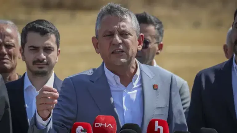 CHP Genel Başkanı Özgür Özel hakkında Cumhurbaşkanına hakaret gerekçesi ile soruşturma başlatıldığını Adalet Bakanı Yılmaz Tunç duyurdu.