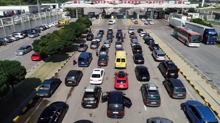 Yıllık izinlerini memleketlerinde geçiren gurbetçilerin yaşadıkları ülkelere dönüş yolculuğu başladı