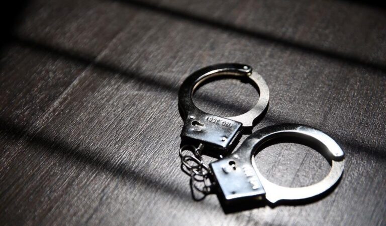 Kelepçe: İnceliksiz Bir Uygulama