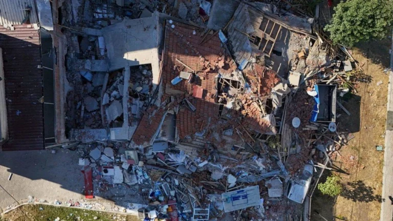 Bakan Kurum: Sındırgı’daki 615 bağımsız bölüm ağır hasarlı veya yıkık