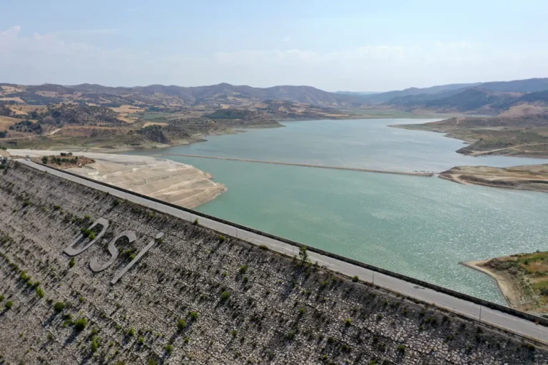 Barajlar boşaldı, su kesintileri başladı. Türkiye’nin su yönetimi sorunları ve çözüm önerileri