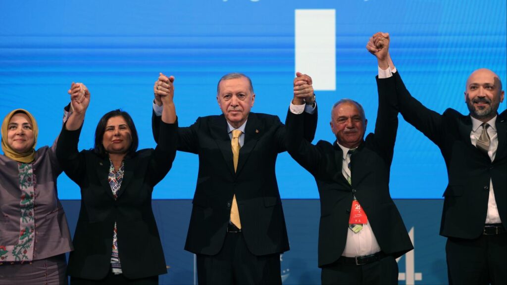 Siyasette çekme ve itme faktörleri