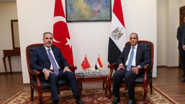 Mısır Dışişleri Bakanı Bedr Abdulati, başkent Kahire’de Dışişleri Bakanı Fidan ile ortak basın toplantısı düzenledi…