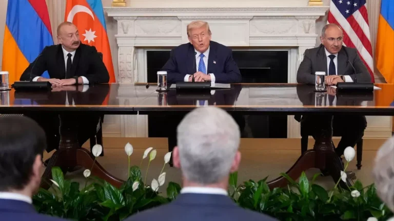 Beyaz Saray’da düzenlenen Kafkasya zirvede, Aliyev ve Paşinyan üçlü mutabakata imza attı