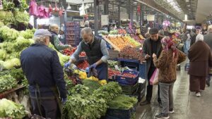 İkinci çeyrekte yıllık büyümenin güçlendiğine işaret eden ekonomideki olumlu seyir çarşı-pazara hiç yansımadı