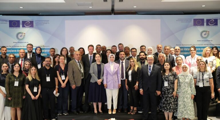 Aile ve Sosyal Hizmetler Bakanı Göktaş, Roman vatandaşların hak arama farkındalığına yönelik çalıştayda konuştu