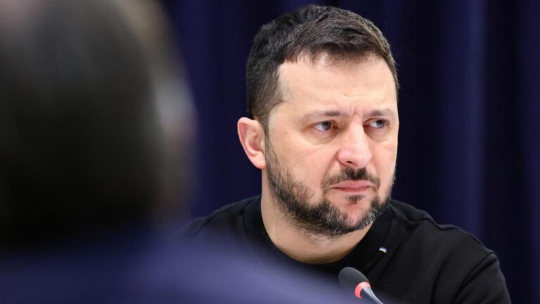 Ukrayna Devlet Başkanı Volodimir Zelenskiy, Rusya’nın ülkesine yönelik saldırılarını “gösterişli” ve “alaycı” olarak nitelendirdi…