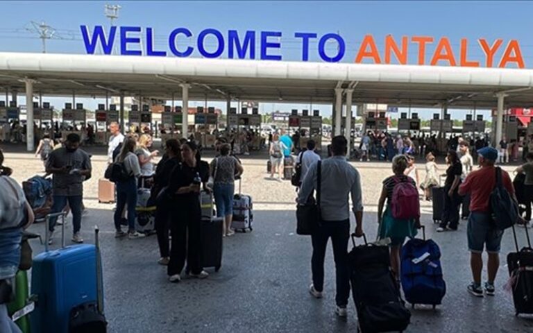 Turizmin başkenti Antalya’ya yılın 8 ayında hava yoluyla gelen yabancı turist sayısı belli oldu…