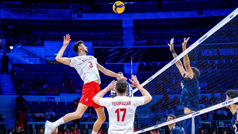 “Filenin Efeleri” A Milli Erkek Voleybol Takımı, 2025 Dünya Şampiyonası son 16 turunda bugün Hollanda ile çeyrek final mücadelesi verecek.