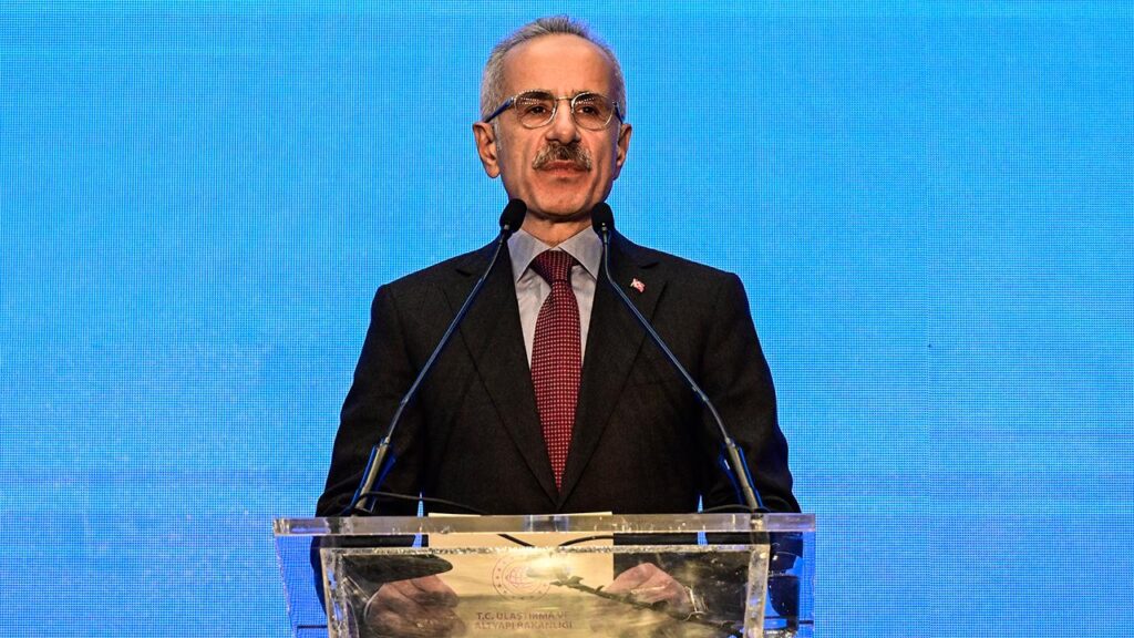 Ulaştırma ve Altyapı Bakanı Uraloğlu,”Türkiye Yüzyılı Buluşmaları” kapsamında AK Parti Adalar İlçe Başkanlığı’nda konuştu…