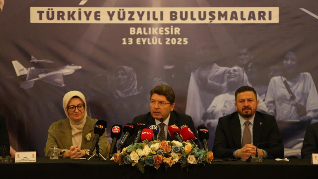 Adalet Bakanı Yılmaz Tunç, Cumhuriyet Halk Partisi’ne tepki göstererek, “Muhalefet, karalama siyaseti yapmaya devam ediyor.