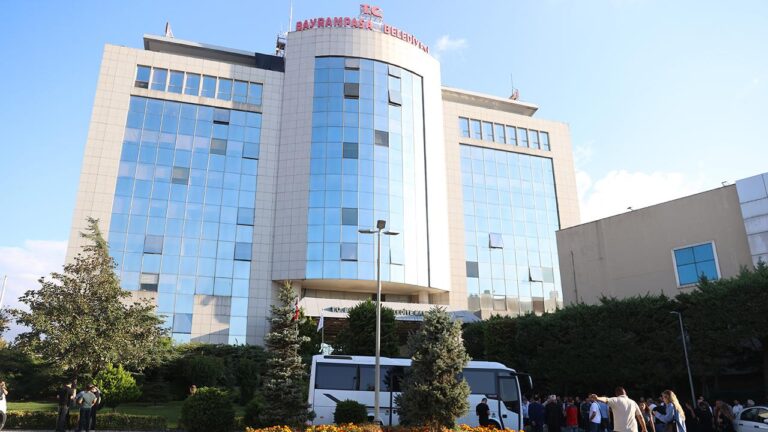 Bayrampaşa Belediyesine yönelik yolsuzluk soruşturması kapsamında 3 zanlı daha gözaltına alındı…