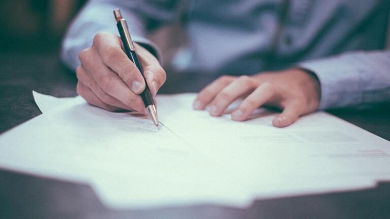 Parlamentoya iletilen dilek ve şikayetleri inceleyen TBMM Dilekçe Komisyonuna 28. Dönemin 3. Yasama Yılı’nda 11 bin 10 dilekçe gönderildi.