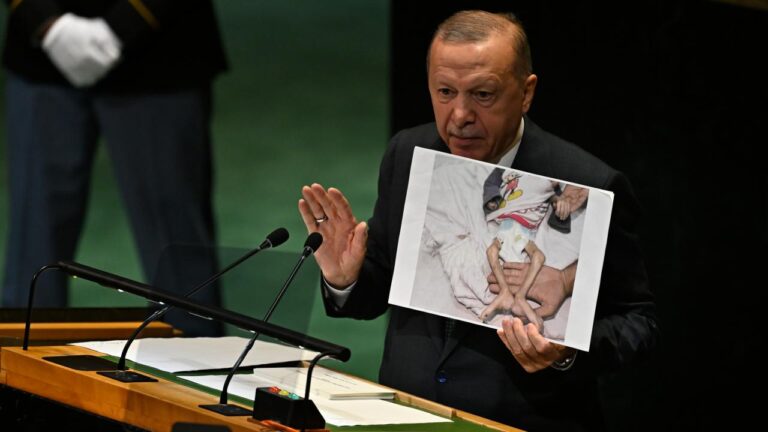 Cumhurbaşkanı Erdoğan, ABD’nin New York kentinde düzenlenen Birleşmiş Milletler (BM) 80. Genel Kurulu’na hitap etti…