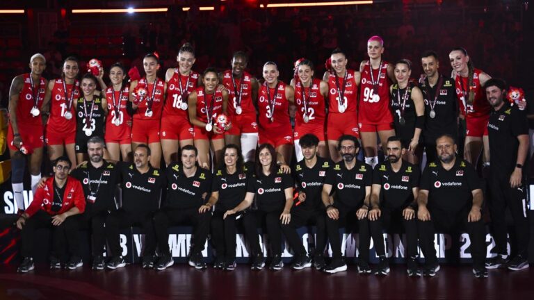 A Milli Kadın Voleybol Takımımız, dünya ikincisi Filenin Sultanları’ndan notlar!