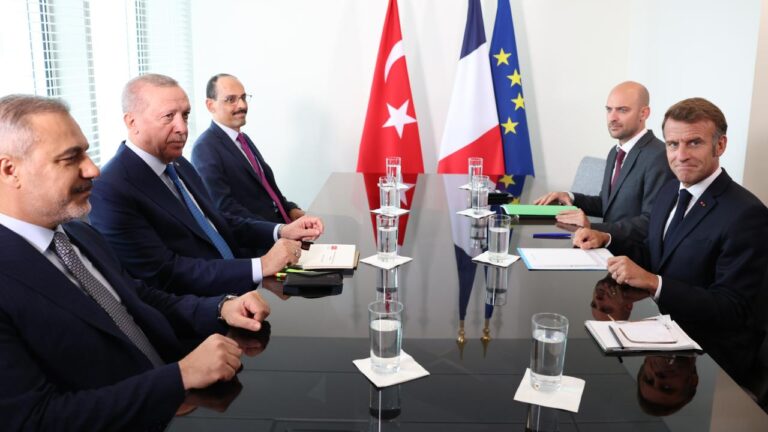 Cumhurbaşkanı Erdoğan, Birleşmiş Milletler Genel Merkezi’nde Fransa Cumhurbaşkanı Macron ile bir araya geldi.