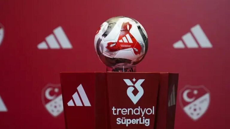 Süper Lig’de bugün oynanacak Fenerbahçe-Trabzonspor karşılaşmasının başlama saati, A Milli Basketbol Takımı’nın EuroBasket 2025’teki final maçı dolayısıyla saat 19.00’a alındı.